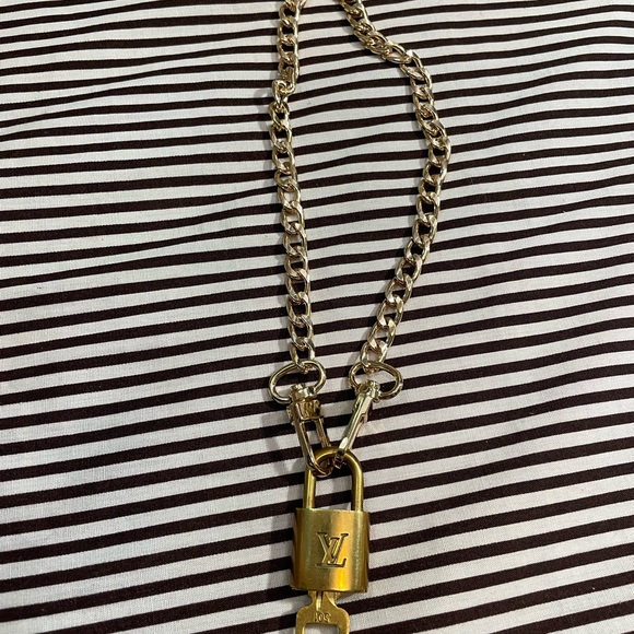 Louis Vuitton Pad Lock Chocker Necklace - Picture 2 of 5